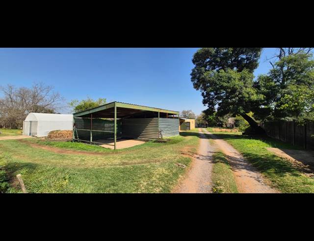 20,234M² SMALLHOLDING FOR SALE IN RYNFIELD AH